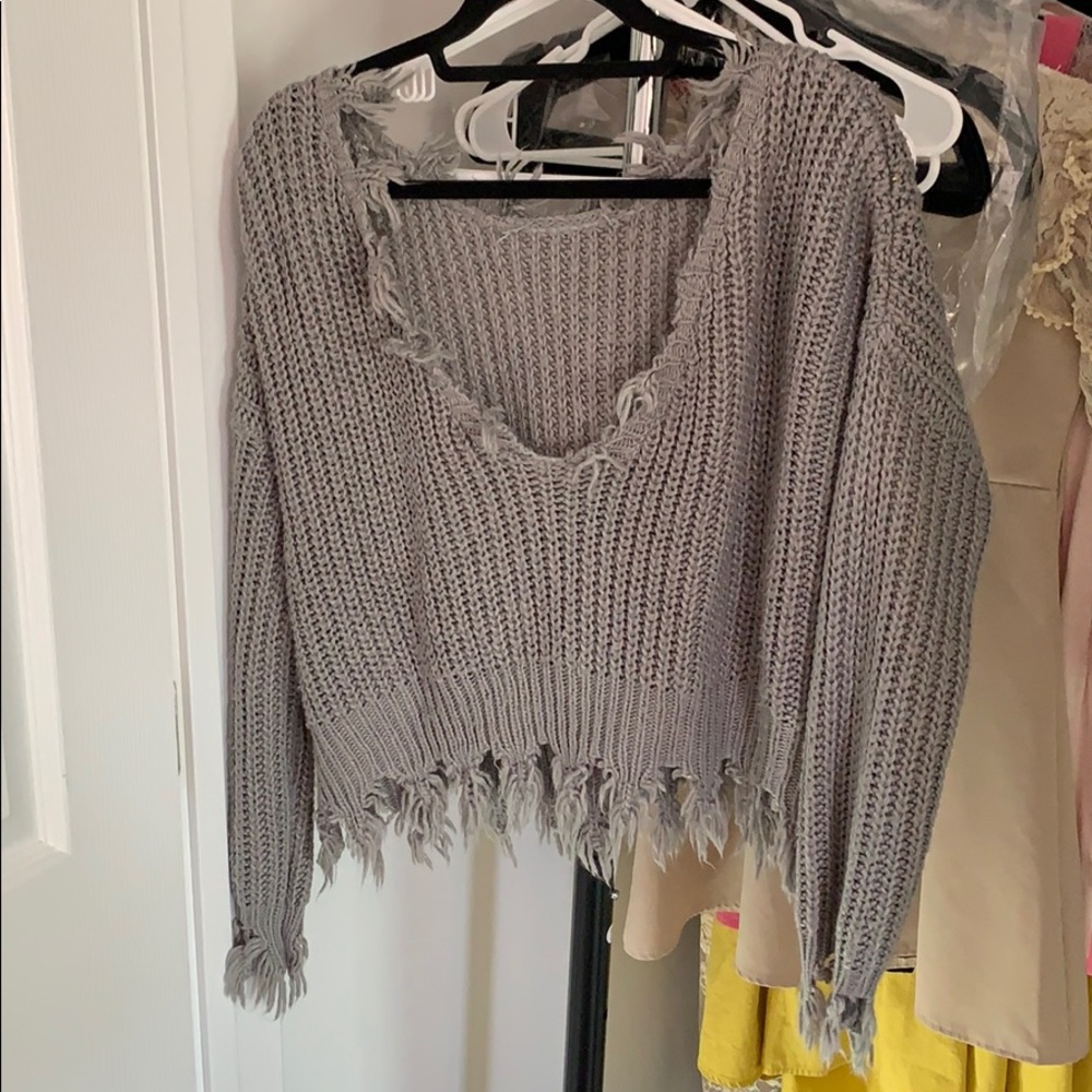 Fashion Gray V-neck sweater with tassel